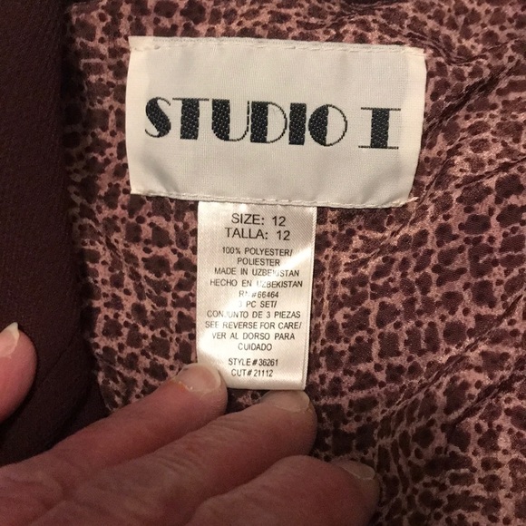 Size 12 burgundy blazer by Studio I - Picture 2 of 5